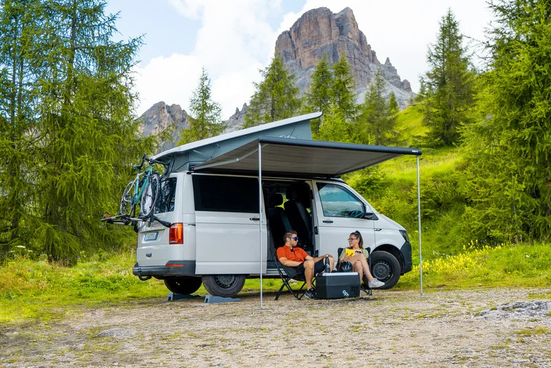 Markýza střešní kazetová Fiamma F43van 3,0 m pro dodávky (pouzdro Sytě černá, plátno Královská šedá, výsuv 2,5 m) 313946