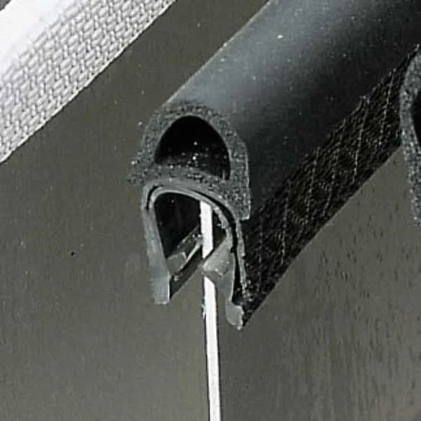 Profil těsnicí s těsnicí lištou a kuličkou (rozsah sevření 1,0–4,0 mm, těsnicí kulička 10 mm, návin 50 m) 310862