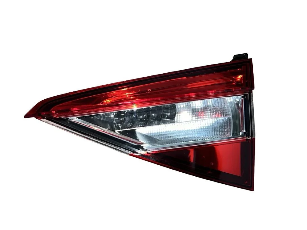 Škoda Superb 3 kombi r.v. 2018 pravé zadní vnitřní světlo 3V9945308B S5VX3T48714
