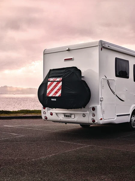 Obal ochranný na jízdní kola Thule Bike Cover pro 4 kola (integrovaná kapsa na výstražnou tabuli, černý) 312653