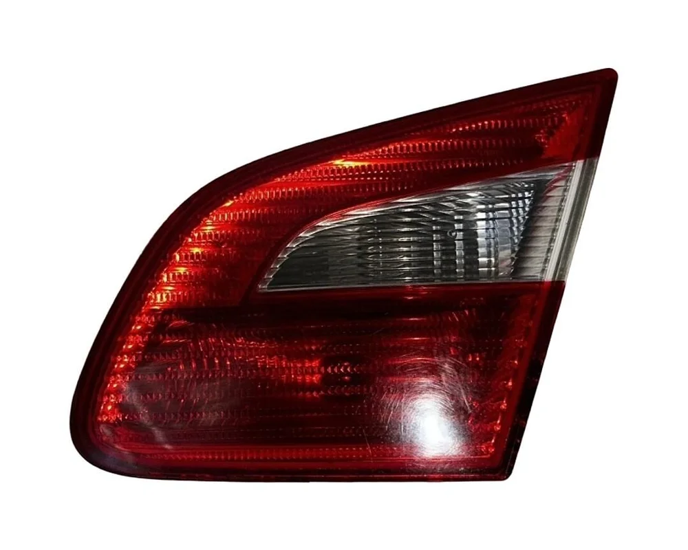 Škoda Superb 2 sedan r.v. 2009 pravé zadní vnitřní světlo 3T5945094 S5VX3T71266 Škoda Superb 2 sedan r.v. 2009 pravé zadní vnitřní světlo 3T5945094 S5VX3T71266