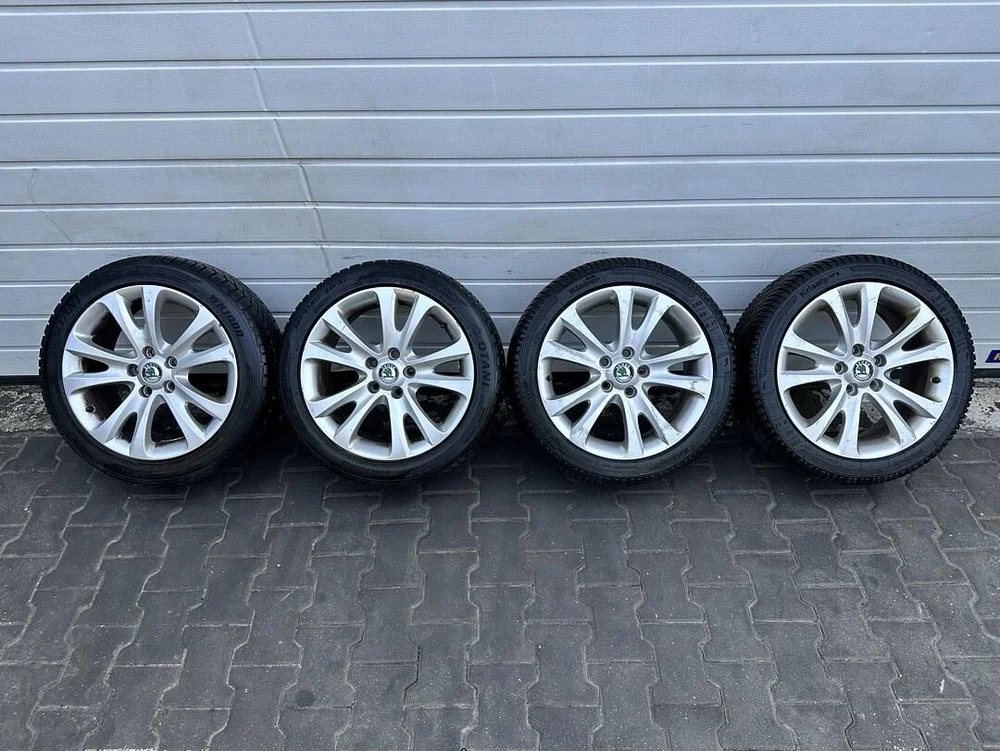 Kola 225/45 R17 zimní pneu 8mm DOT2025 ET49 7,5Jx17H2 3T0601025D S5VX3T84499